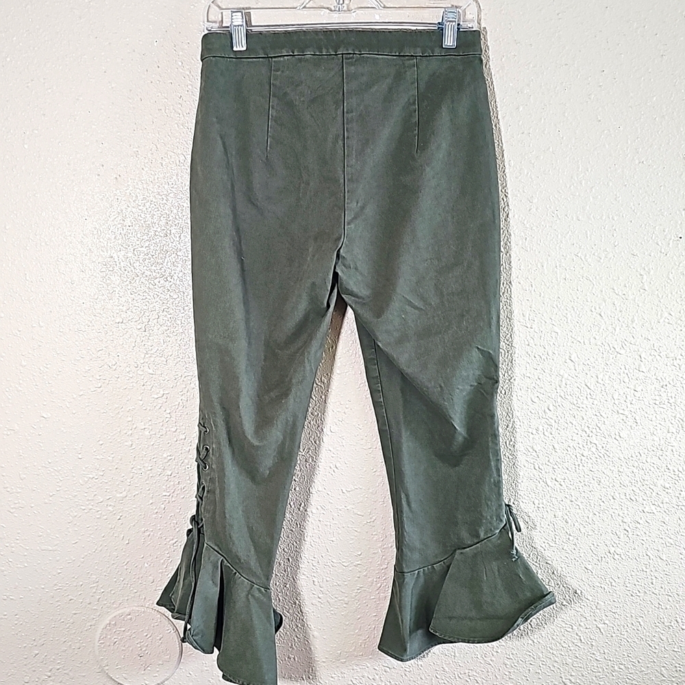 Scripted Cropped Ruffle Pants. - Picture 7 of 8